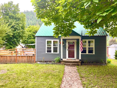 Clearwater Cottage – Cozy Historic Home Near the River