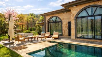 Villa superior, vista a la montaña | Alberca