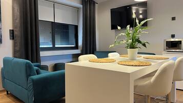 Luxury Suite, Sea View | Living area