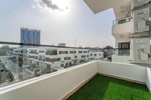 Property grounds - Luxury 4BR Smart Home • Pool • Gym • PS5 • Bar (Lagos)