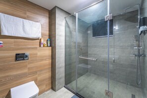 Shower, towels, soap, toilet paper - Luxury 4BR Smart Home • Pool • Gym • PS5 • Bar (Lagos)