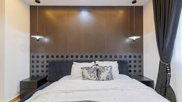 4 bedrooms, iron/ironing board, WiFi, bed sheets