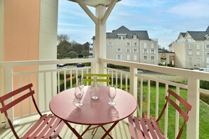 Outdoor dining - L'Escale Dinardaise - 1 km de la plage (Dinard)