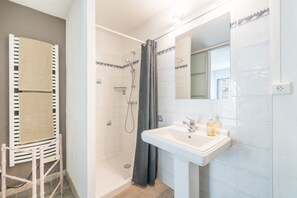 Hair dryer, towels - La Petite Provençale - Proche sentiers (Cornillon)