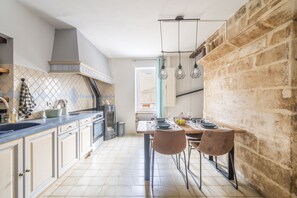 Fridge, microwave, oven, dishwasher - La Petite Provençale - Proche sentiers (Cornillon)