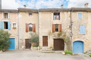 Exterior - La Petite Provençale - Proche sentiers (Cornillon)