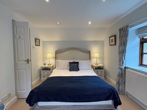 3 bedrooms, iron/ironing board, WiFi, bed sheets - Perfect family getaway, close to Silverstone,Dog-Friendly,Games room and Hot Tub (Finmere)