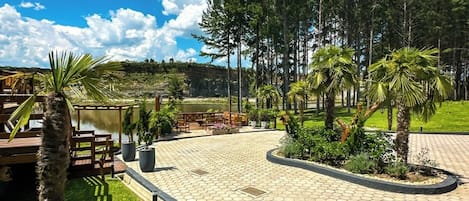 Chalet Deluxe, vue lac | Enceinte de lâhĂ©bergement