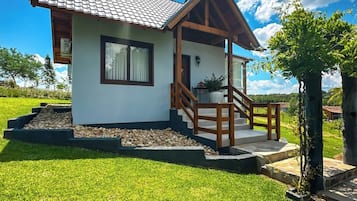 Chalé luxo, vista para o lago | Fachada