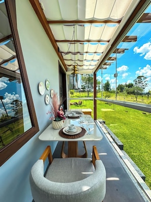 Deluxe Chalet, Lake View | Dining