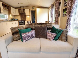 Living area - 108 Fox Burrow Hang (Great Yarmouth)