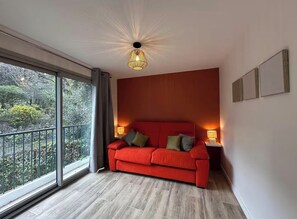 Living area - Vrbo Property (Le Cannet)