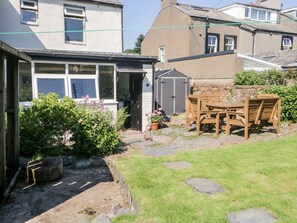 Outdoor dining - Yewbarrow (Seascale)