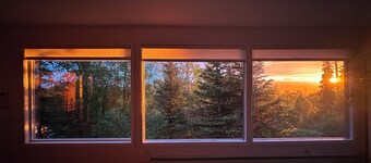 Stunning panoramic views on private wooded 1/2 acre 15 mins to downtown/airport