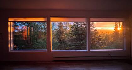Stunning panoramic views on private wooded 1/2 acre 15 mins to downtown/airport