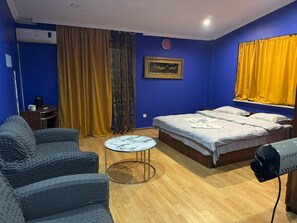 Classic Studio Suite, City View | Interior - las vegas (Batumi)