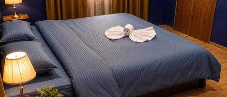 Classic Studio Suite, City View | Hypo-allergenic bedding available, desk, WiFi (free), bed sheets