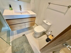 Bathroom - Serene 3-bedroom apartment with AC in vibrant Cartagena de Indias (Cartagena de Indias)