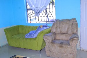 Living area - Equatorial Guesthouse (Rustenburg)