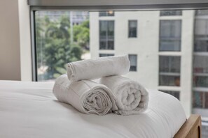 1 bedroom, iron/ironing board, WiFi, bed sheets - FIFA Fan Fest 10Min Walk | 1BR Condo | Pool & Gym (Miami)