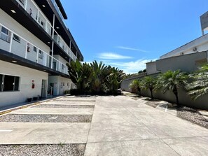 Property grounds - Beach and Pool in Ubatuba (Ubatuba)