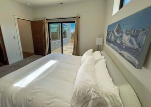 3 bedrooms, iron/ironing board, travel crib, WiFi