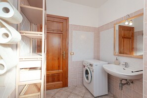Doccia, asciugacapelli, asciugamani