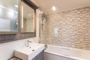 House - Host Stay Woodland Jewel Lodge (York)