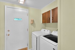 Interior - Lakefront 70s Time Capsule property with amazing view!! (Mooresville)