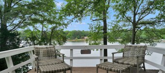 Lakefront 70s Time Capsule property with amazing view!!