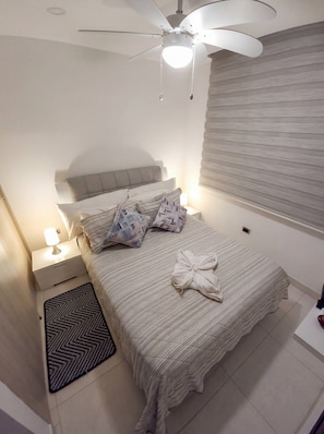 Appartement | Een kluis op de kamer, verduisterende gordijnen