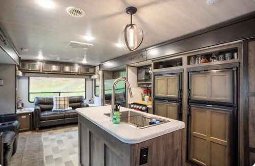 Cozy Camper at Roscoe Wildlife Retreat