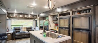 Cozy Camper at Roscoe Wildlife Retreat