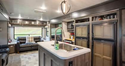 Cozy Camper at Roscoe Wildlife Retreat