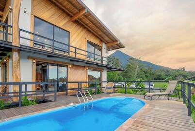 Dos Volcanes House + Arenal Volcano view+ private pool