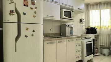 Family Apartment, Non Smoking, Pool View | Private kitchen