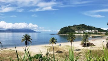 Apartamento família, para não fumantes, vista para a piscina | Praia | Perto da praia, 5 bares na praia