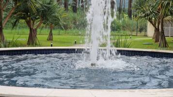 Apartamento família, para não fumantes, vista para a piscina | Área da propriedade