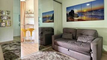 Family Apartment, Non Smoking, Pool View | Living area