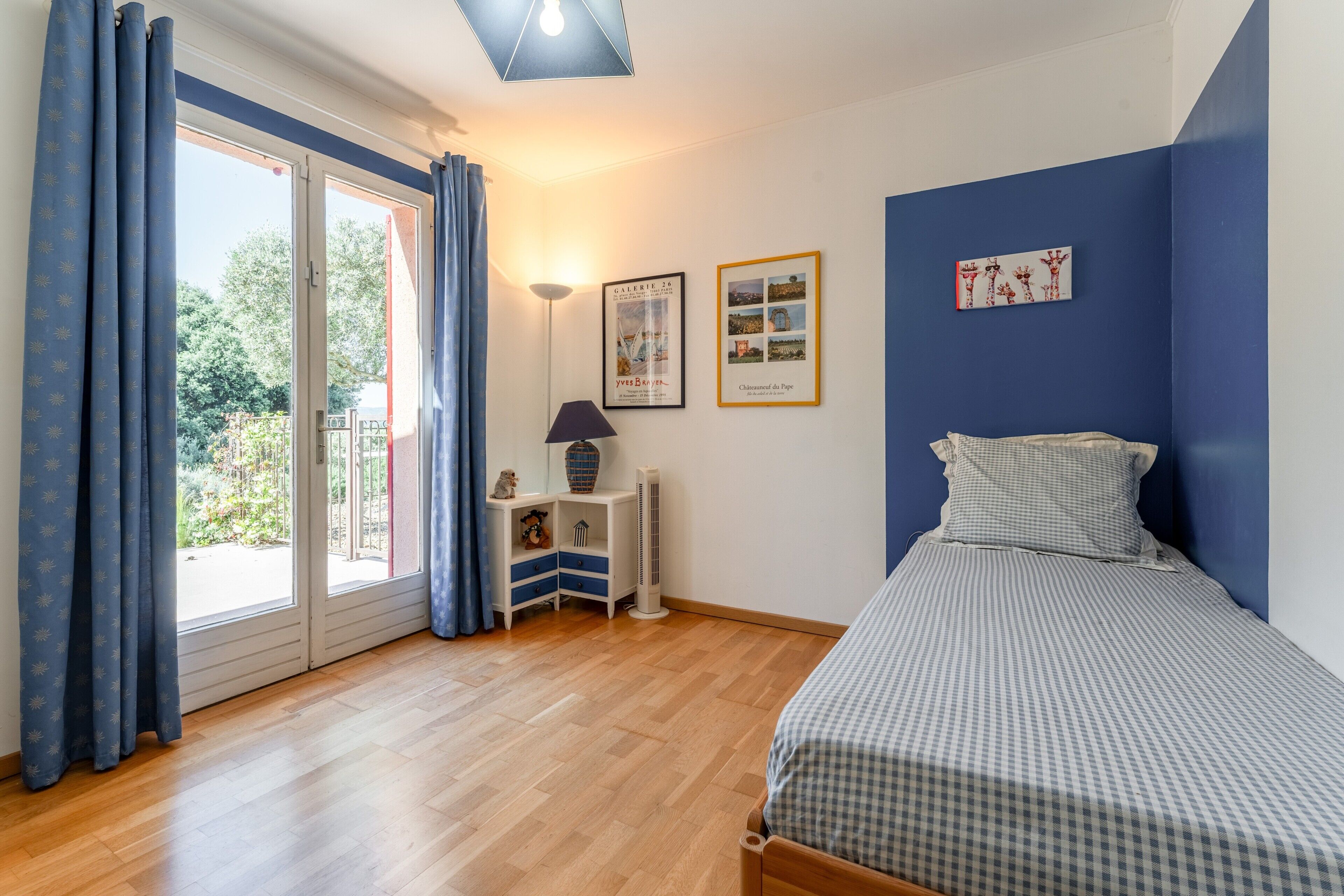 3 chambres, fer et planche à repasser, Wi-Fi, draps fournis