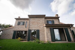 Exterior - Just 10 minutes from the beach, a little gem nestled in nature. (Provincia di Pesaro e Urbino)
