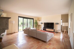 Smart TV - Just 10 minutes from the beach, a little gem nestled in nature. (Provincia di Pesaro e Urbino)