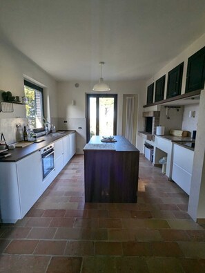 Private kitchen - Just 10 minutes from the beach, a little gem nestled in nature. (Provincia di Pesaro e Urbino)