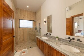 Hair dryer, towels - NEW! Oceanview, Infinity Pool, Spacious & Private Luxury Group Retreat (Potrero)