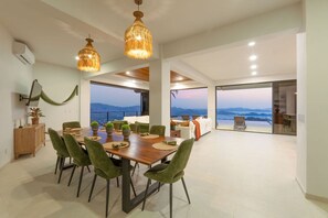 Dining - NEW! Oceanview, Infinity Pool, Spacious & Private Luxury Group Retreat (Potrero)