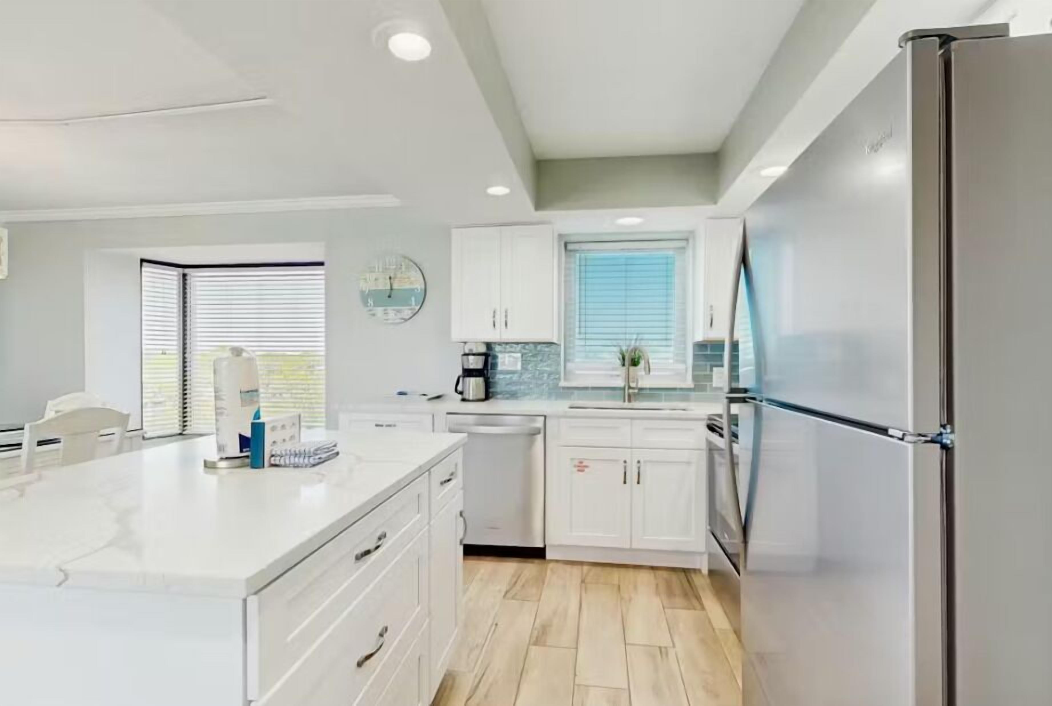 Studio, 1 King Bed with Sofa bed (Beachside II #4247) | Private kitchen