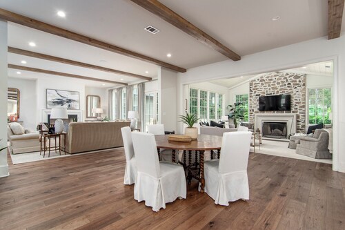 Spacious 4-bedroom estate with AC in nice Little Rock