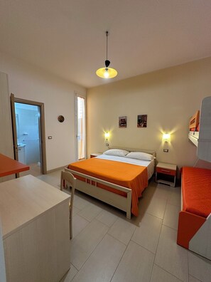 1 bedroom, WiFi, bed sheets - Modern studio apartment with kitchen for couples and families, 50 meters from the sea (Porto Cesareo)