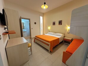 1 bedroom, WiFi, bed sheets - Modern studio apartment with kitchen for couples and families, 50 meters from the sea (Porto Cesareo)