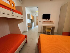 1 bedroom, WiFi, bed sheets - Modern studio apartment with kitchen for couples and families, 50 meters from the sea (Porto Cesareo)